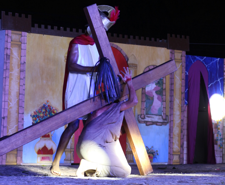 Paixão de Cristo emociona público em Extremoz