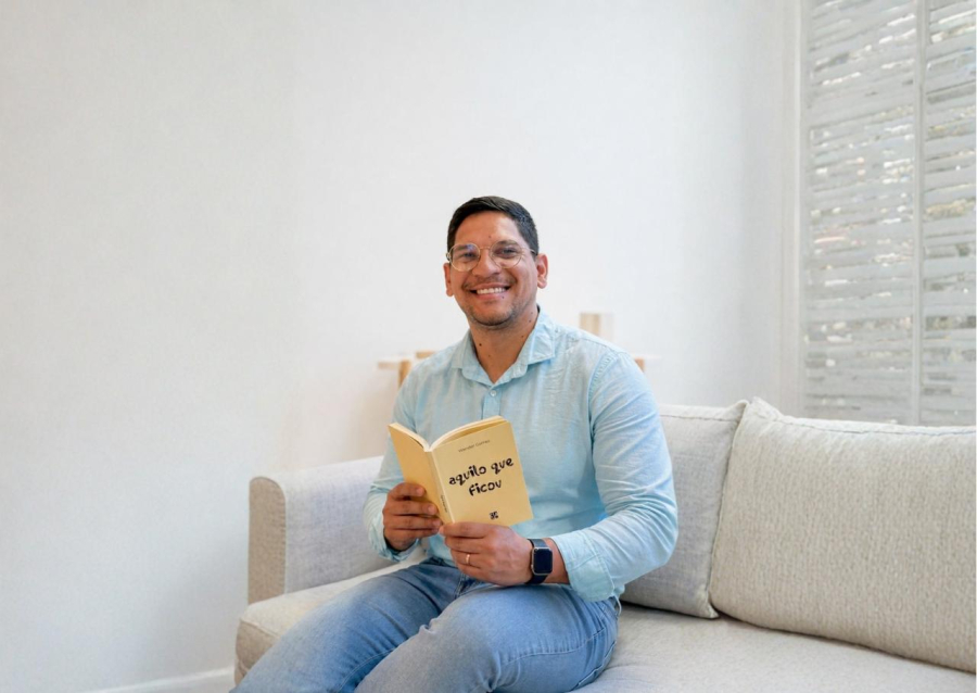 Wender Gomes lança livro