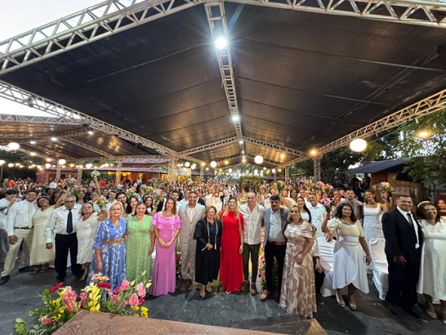 96 casais oficializam união em casamento comunitário histórico em Extremoz